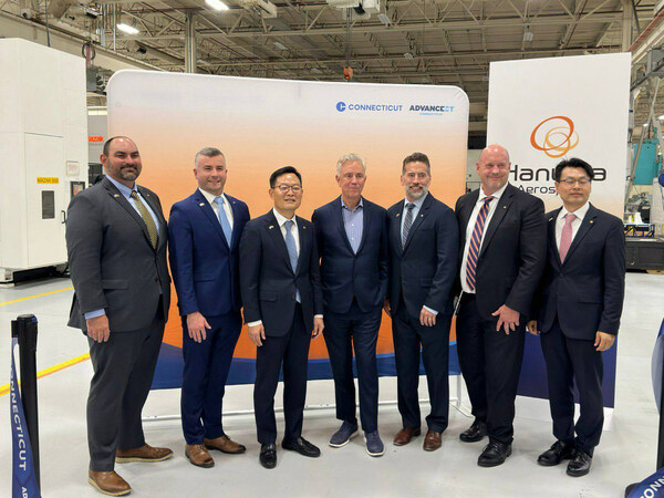 CEO and President of Hanwha Aerospace, Son Jae-il, and the Connecticut Governor Ned Lamont participate in the announcement event for the establishment of Hanwha Aerospace